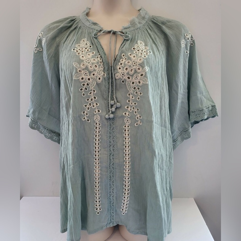 CHELSEA AND THEODORE Embroidered Tie Front Short Sleeve Top Size M